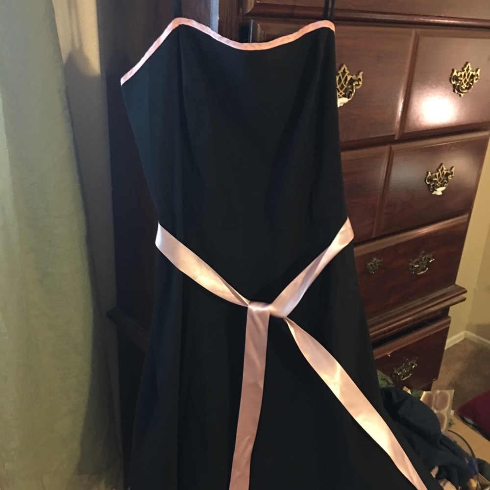 - Beautiful holiday dress size 3x but fits like 2x